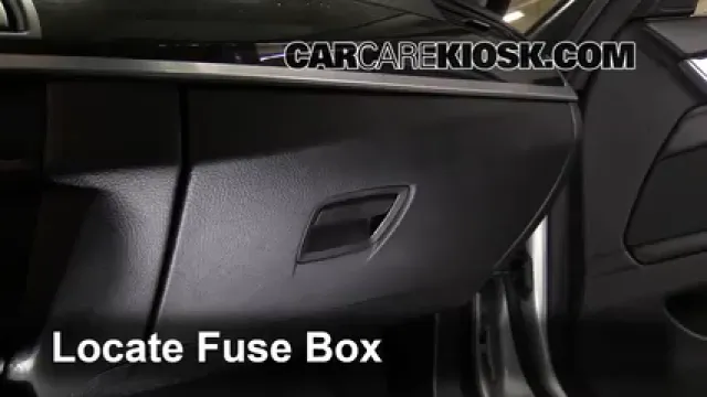 2011 BMW 535i 3.0L 6 Cyl. Turbo Fusible (intérieur) Contrôle